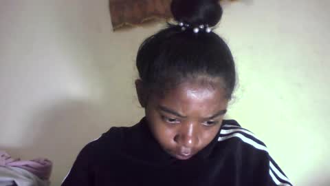 queennaya online show from July 28, 2026, 8:52 pm