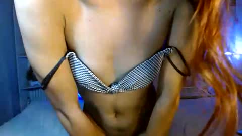 queennira online show from May 7, 2026, 3:45 am