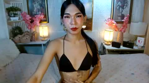 queennira online show from June 13, 2026, 6:22 am