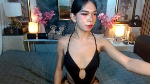 queennira online show from July 3, 2026, 7:15 am