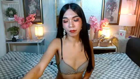 queennira online show from July 14, 2026, 5:34 am