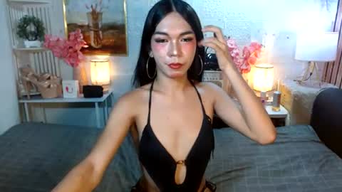 queennira online show from July 20, 2026, 3:54 am