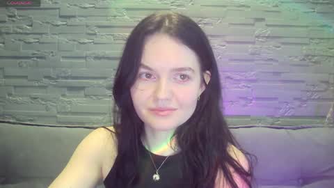 QueenOfModels online show from May 1, 2026, 3:16 pm