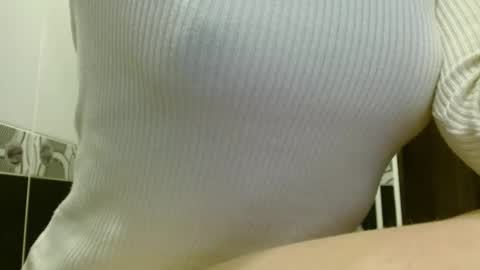 queenoftenderness online show from March 11, 2026, 6:58 pm