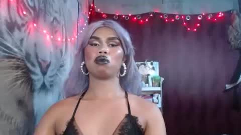 Snapshot of queenpinayebony_xx chatting on April 15, 2026, 1:07 pm queenpinayebony_xx online show from April 15, 2026, 1:07 pm