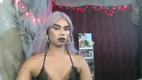 Snapshot of queenpinayebony_xx chatting on April 18, 2026, 12:20 pm queenpinayebony_xx online show from April 18, 2026, 12:20 pm