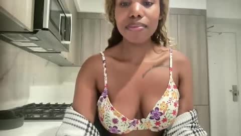 Queenquinn online show from November 27, 2025, 12:35 am