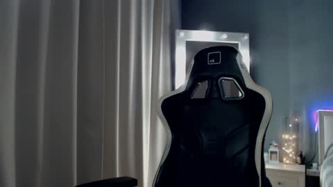 Queensy online show from December 6, 2024, 6:06 pm