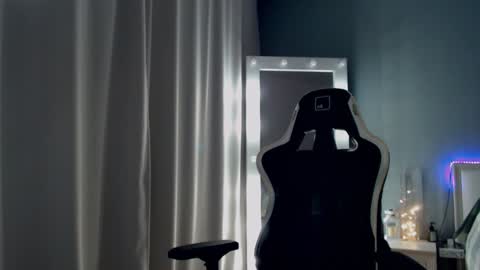 Queensy online show from February 8, 2025, 5:39 pm