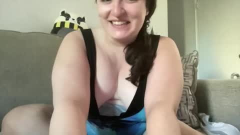 Queen Violette online show from June 3, 2026, 10:48 pm