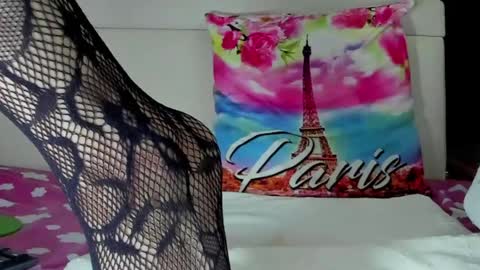 Snapshot of queenx_squirt chatting on May 1, 2026, 12:04 am ZAFIRO online show from May 1, 2026, 12:04 am