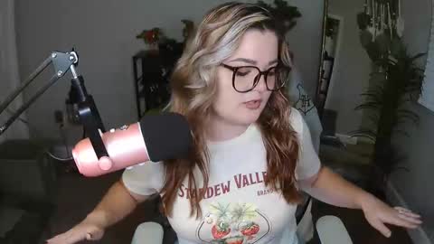 Snapshot of quervoqueen1 chatting on May 24, 2026, 1:43 am Bri online show from May 24, 2026, 1:43 am