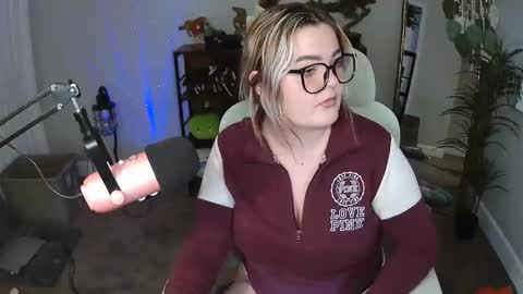 Snapshot of quervoqueen1 chatting on June 4, 2026, 2:06 am Bri online show from June 4, 2026, 2:06 am