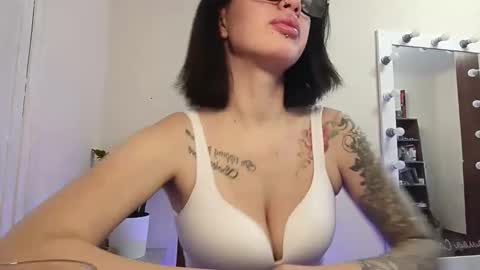 Snapshot of quiet_smile chatting on December 15, 2025, 10:19 am quiet_smile online show from December 15, 2025, 10:19 am