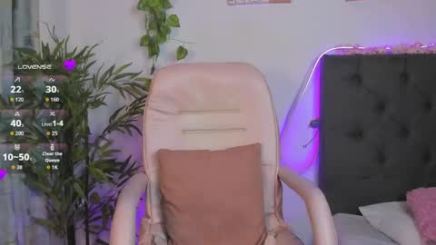 Snapshot of quiinn__bx chatting on May 7, 2026, 9:20 pm online show from May 7, 2026, 9:20 pm