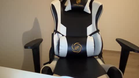 Quinnyelena online show from January 23, 2025, 8:13 pm