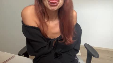 Quinnyelena online show from October 29, 2025, 11:23 am