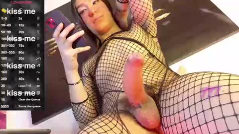 Snapshot of quuen_valery chatting on July 19, 2026, 10:57 pm quuen_valery online show from July 19, 2026, 10:57 pm