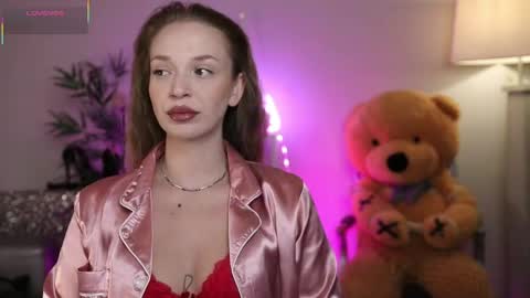 Nova Hollis online show from April 11, 2026, 6:51 am