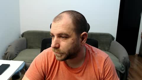 Snapshot of r0bila chatting on April 11, 2026, 10:03 pm R0bila online show from April 11, 2026, 10:03 pm