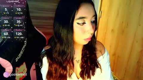 Snapshot of r0ttenangel chatting on June 4, 2026, 7:42 pm Angel online show from June 4, 2026, 7:42 pm