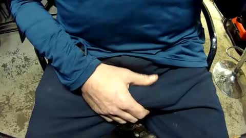 Snapshot of r27822204 chatting on December 19, 2025, 5:25 am r2424 online show from December 19, 2025, 5:25 am