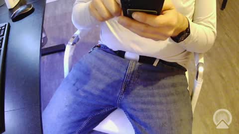 Snapshot of r27822204 chatting on April 2, 2026, 7:55 pm r2424 online show from April 2, 2026, 7:55 pm