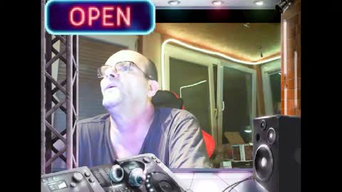 Snapshot of r_2d2_ chatting on January 18, 2025, 10:28 pm dj mike online show from January 18, 2025, 10:28 pm