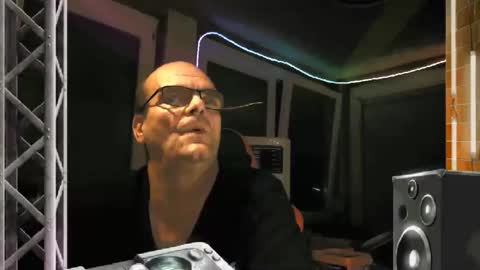 Snapshot of r_2d2_ chatting on October 13, 2025, 7:36 pm dj mike online show from October 13, 2025, 7:36 pm