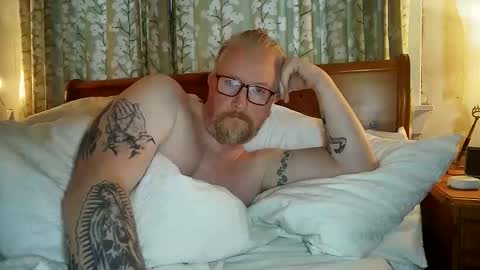 Snapshot of r_o_h_a_n chatting on December 4, 2025, 9:40 am r_o_h_a_n online show from December 4, 2025, 9:40 am