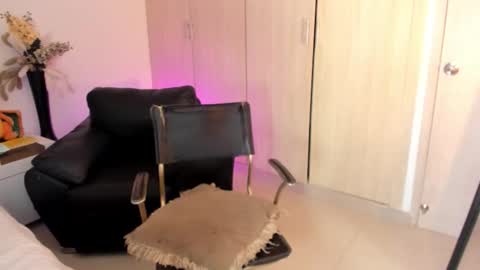 natalia  -  online show from October 22, 2025, 4:35 am