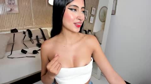 RACHEL ES online show from November 21, 2025, 4:00 am