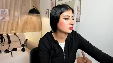 RACHEL ES online show from December 19, 2025, 9:05 am