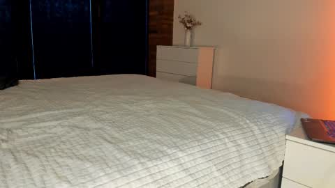 Sherryl online show from December 1, 2025, 8:19 am