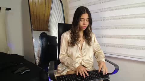 Rachell online show from February 14, 2025, 3:43 am