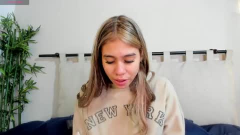 Snapshot of rachell_criss chatting on April 30, 2026, 4:19 am Rachell online show from April 30, 2026, 4:19 am