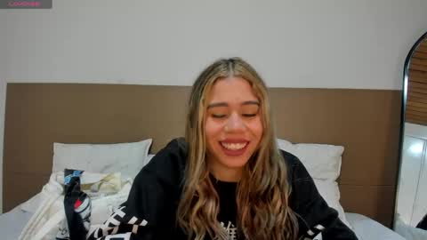 Snapshot of rachell_criss chatting on May 5, 2026, 4:09 am Rachell online show from May 5, 2026, 4:09 am