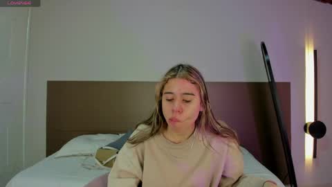Snapshot of rachell_criss chatting on May 15, 2026, 4:08 am Rachell online show from May 15, 2026, 4:08 am