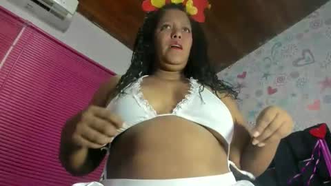 Snapshot of rachell_hot6 chatting on February 14, 2026, 5:53 pm rachell_hot6 online show from February 14, 2026, 5:53 pm