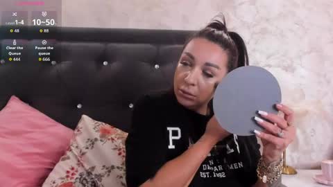 Snapshot of raelledarkstar chatting on May 21, 2026, 7:37 am raelledarkstar online show from May 21, 2026, 7:37 am