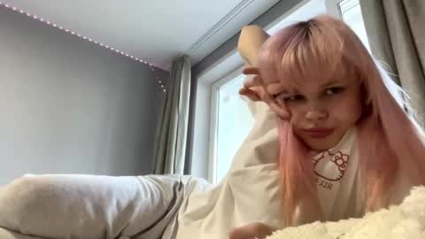 Eshly online show from April 15, 2026, 10:22 am