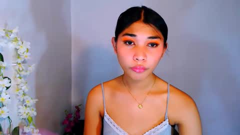 raindrizzle1706 online show from November 19, 2025, 5:40 am