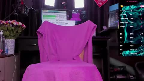 Laura online show from September 28, 2025, 2:39 am