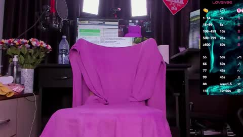 Laura online show from October 1, 2025, 2:39 am