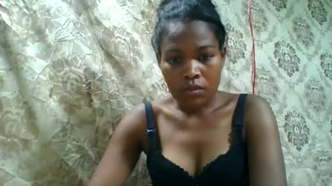 raissalove688460 online show from June 3, 2026, 2:33 pm