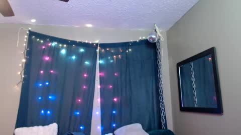 Snapshot of ramonaquinn chatting on January 15, 2025, 11:30 pm RAMONA Q online show from January 15, 2025, 11:30 pm