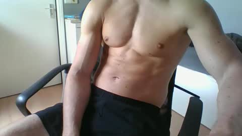 ramonjoosse2001 online show from April 20, 2026, 11:24 am