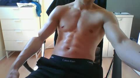 ramonjoosse2001 online show from April 22, 2026, 11:12 am