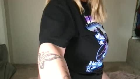 Snapshot of randiigirl69 chatting on December 15, 2025, 9:13 am Randii online show from December 15, 2025, 9:13 am