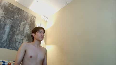 Snapshot of raphael_nyon1 chatting on May 5, 2026, 3:53 pm raphael_nyon1 online show from May 5, 2026, 3:53 pm